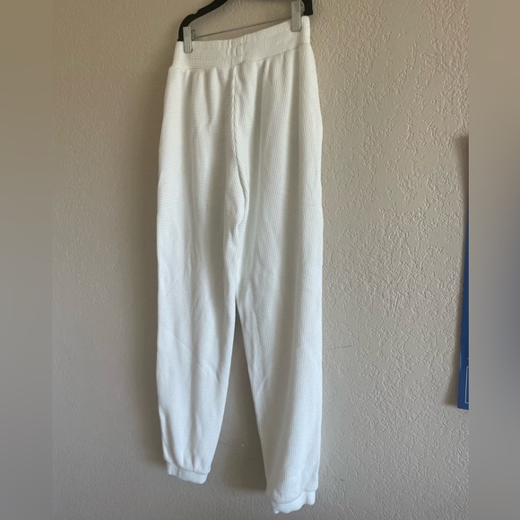 alo Waffle Weekend Escape Jogger - Picture 4 of 14